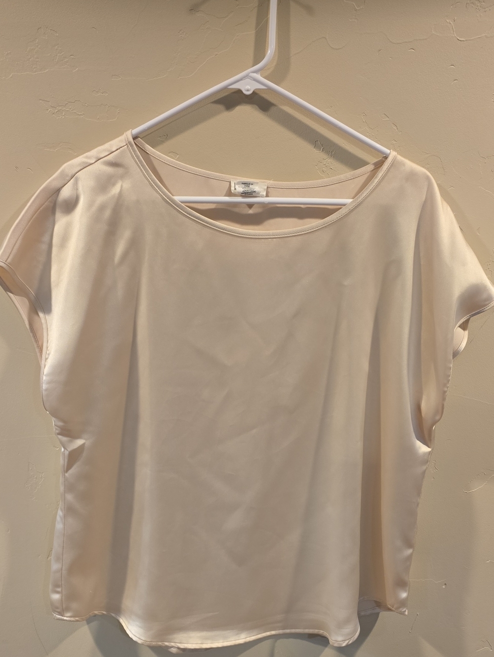 Nicole Miller Soft Cream Satin Short Sleeve Top